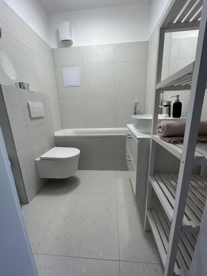 Cozy 1-Bedroom Condo Miloslavov Buitenkant foto