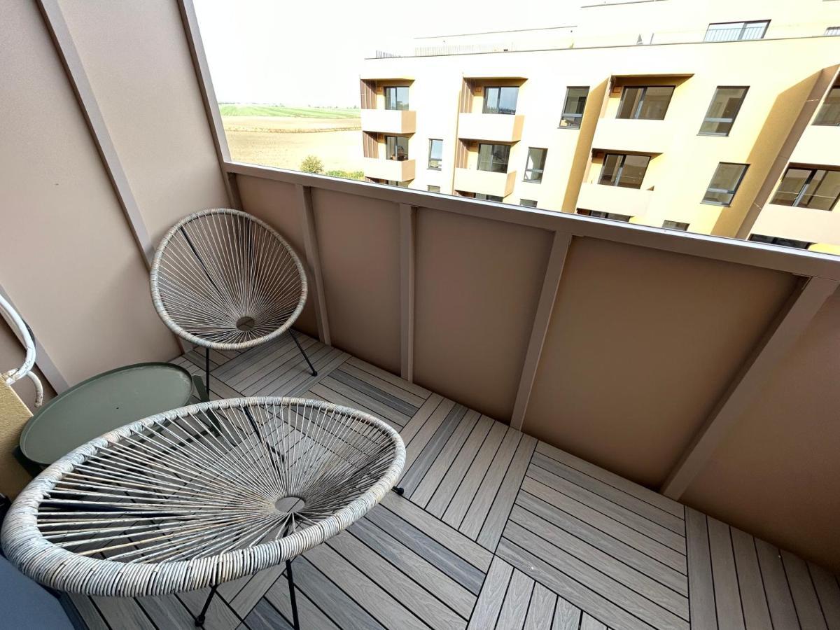 Cozy 1-Bedroom Condo Miloslavov Buitenkant foto